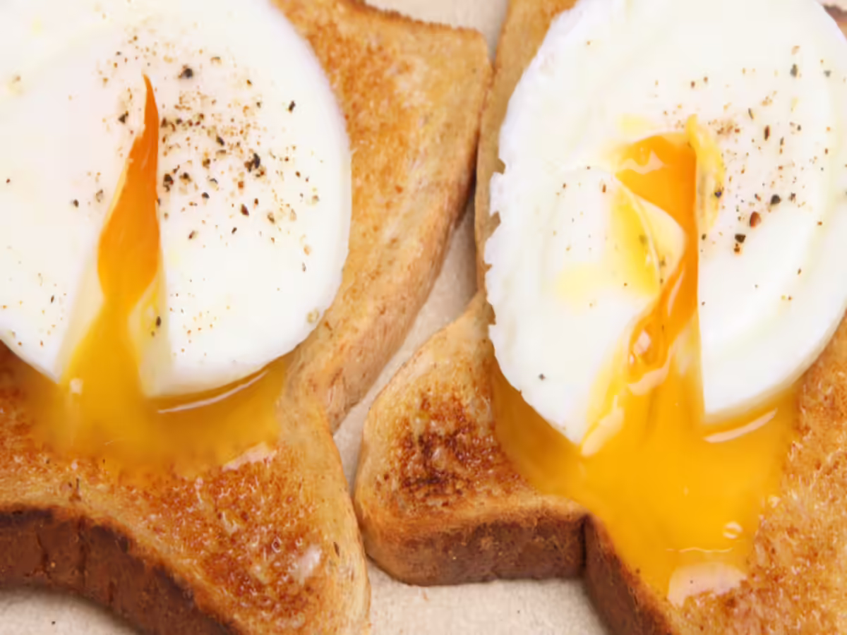 2 Poached Eggs on Toast